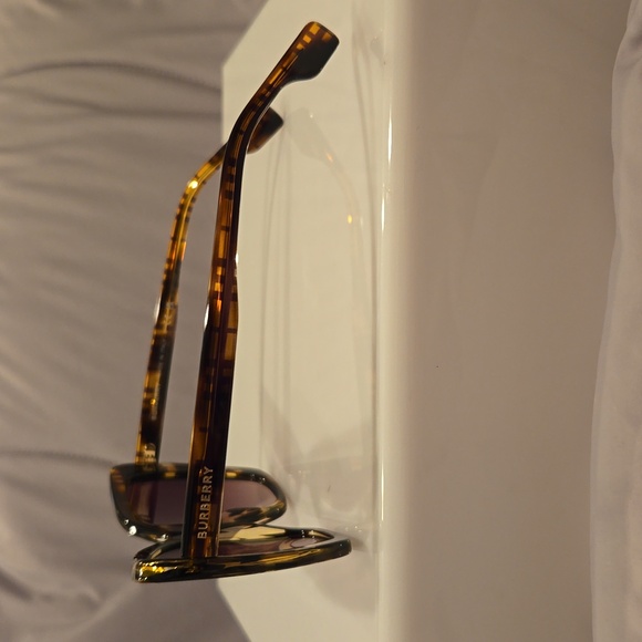 Burberry Checkered Brown Cat Eye Sunglasses brand new in box - Picture 5 of 15